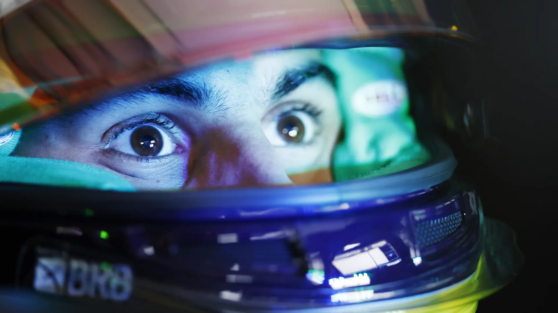 Close-up of a Sauber F1 driver’s eyes through the helmet visor during the 2025 pre-season testing, showcasing intense concentration on the track.